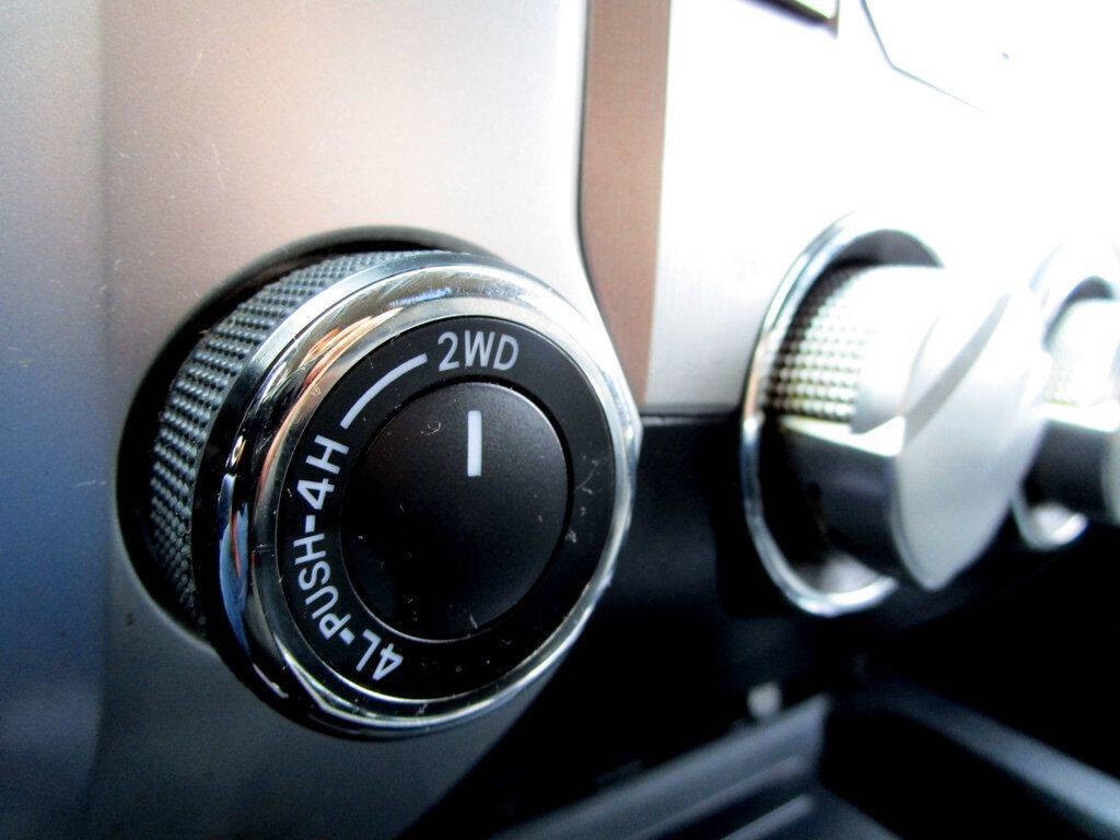 2015 Toyota Tundra Image 25