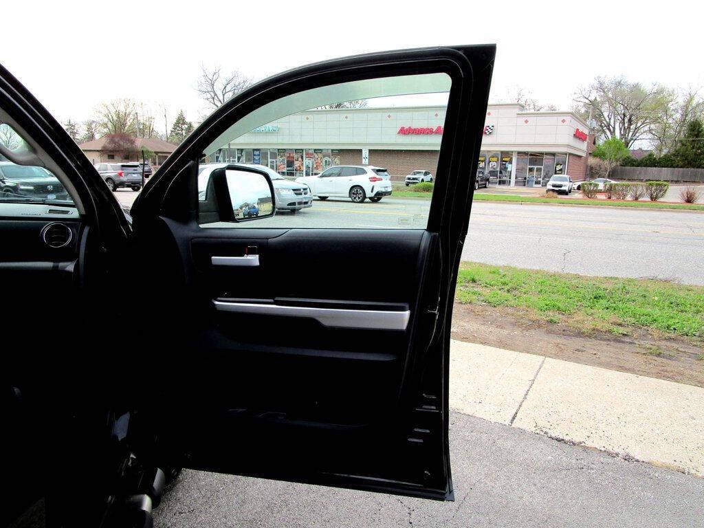 2015 Toyota Tundra Image 32