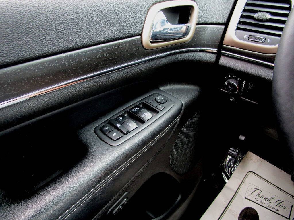 2017 Jeep Grand Cherokee Image 38