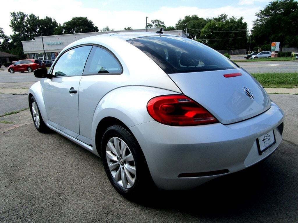 2014 Volkswagen Beetle Image 8