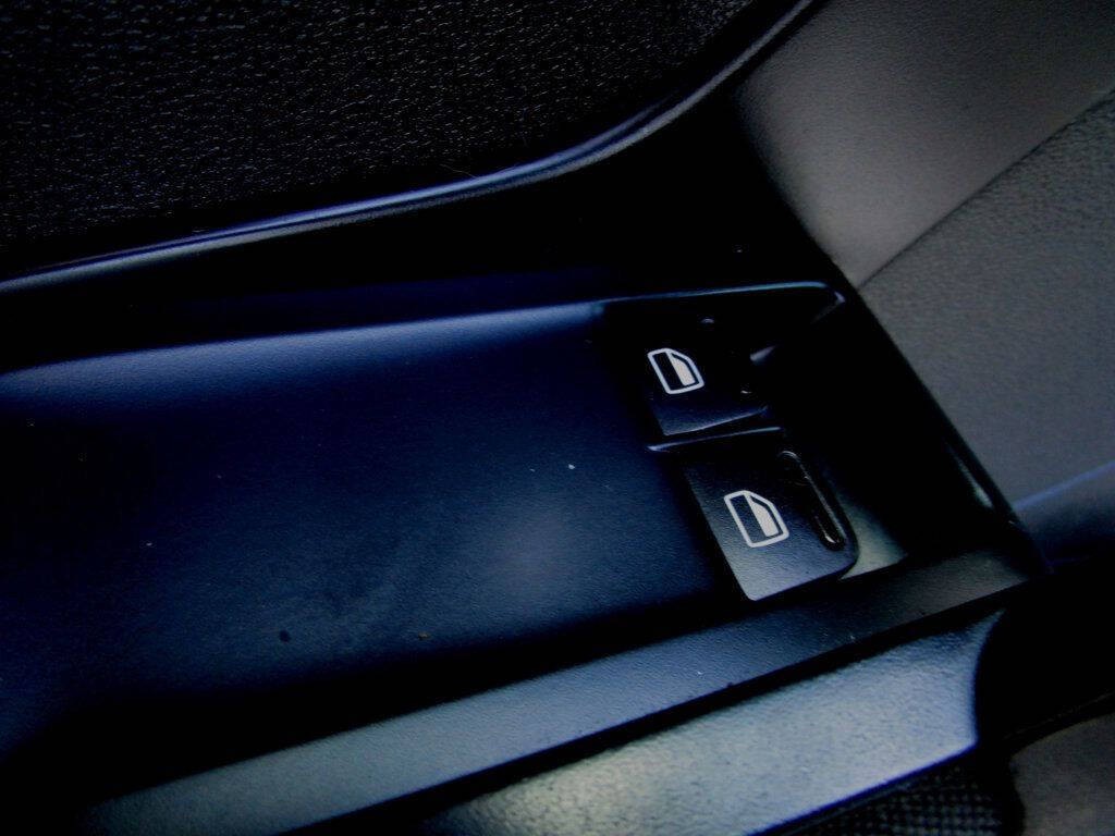 2014 Volkswagen Beetle Image 11