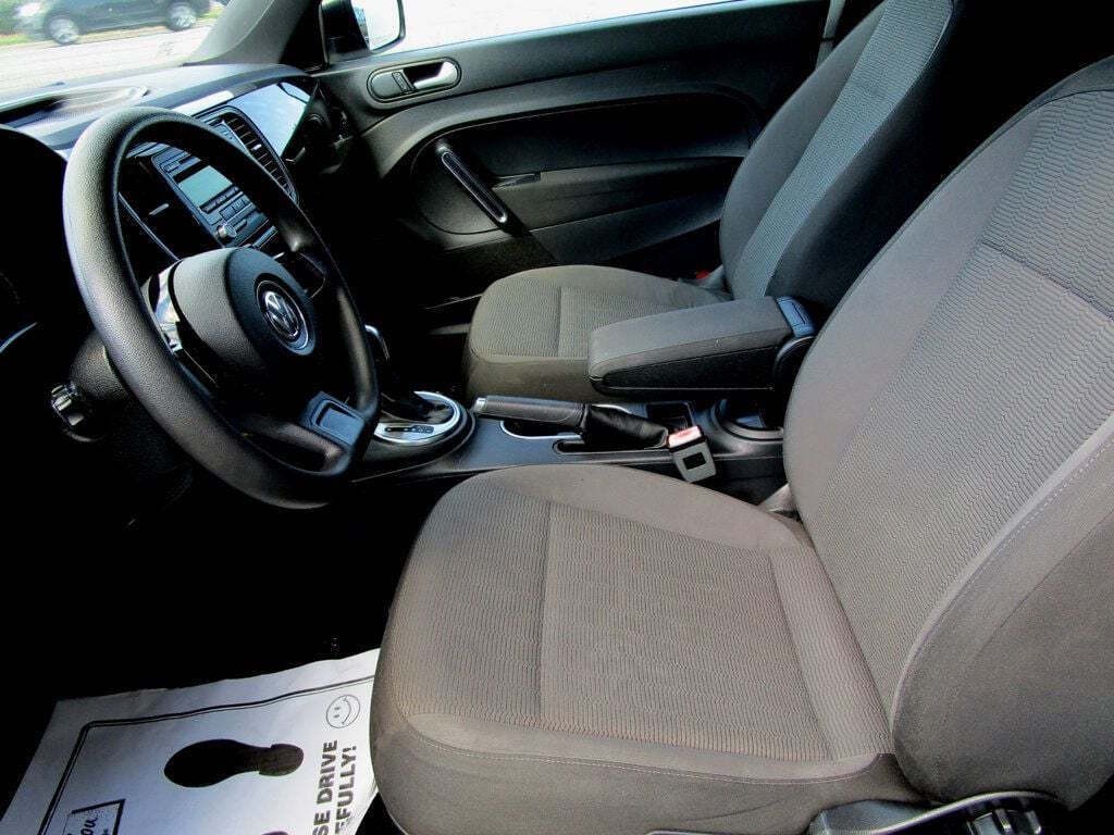 2014 Volkswagen Beetle Image 12