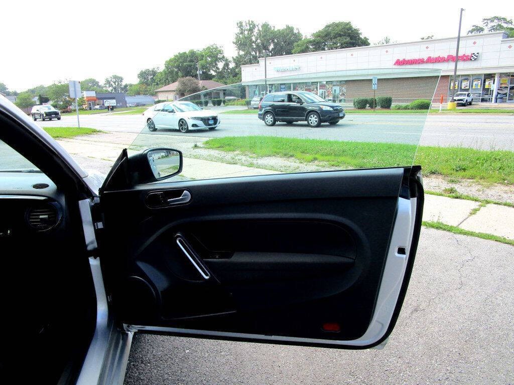 2014 Volkswagen Beetle Image 15