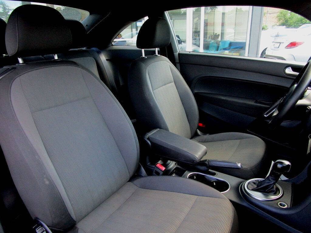2014 Volkswagen Beetle Image 17