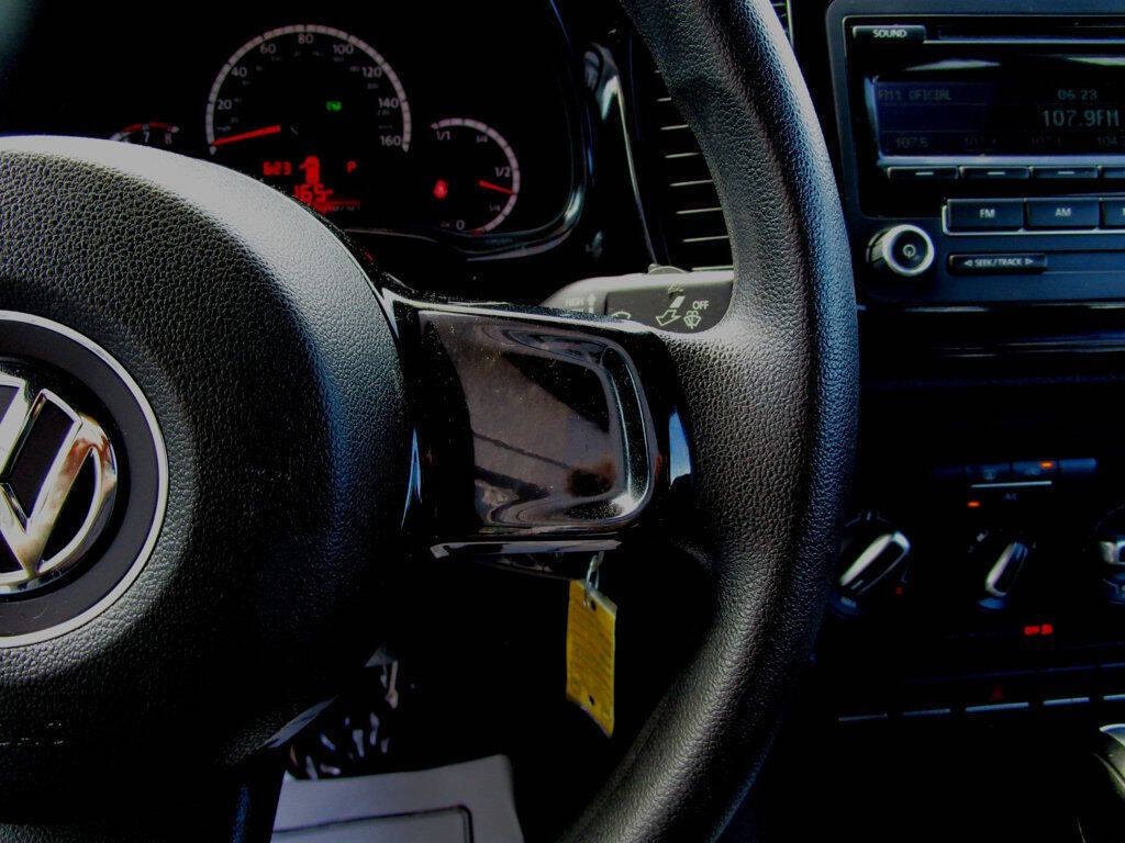 2014 Volkswagen Beetle Image 19