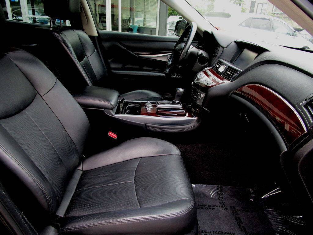 2015 INFINITI Q70 Image 14