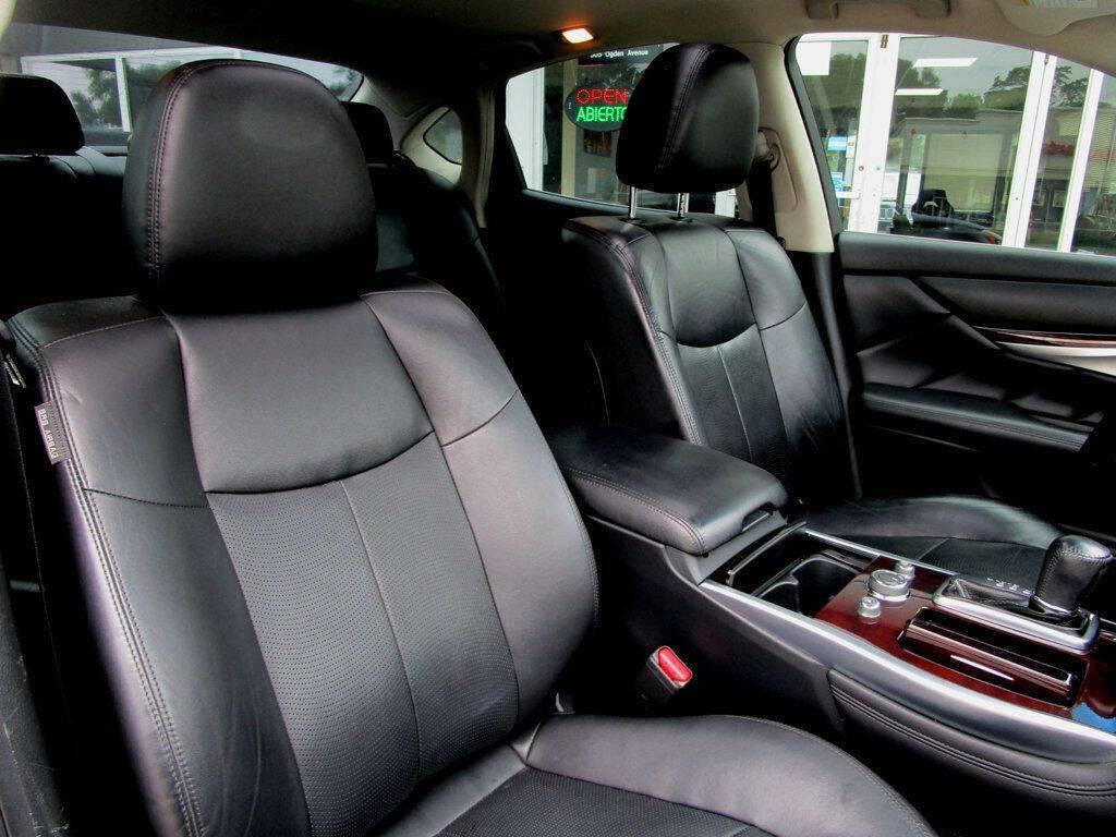 2015 INFINITI Q70 Image 15