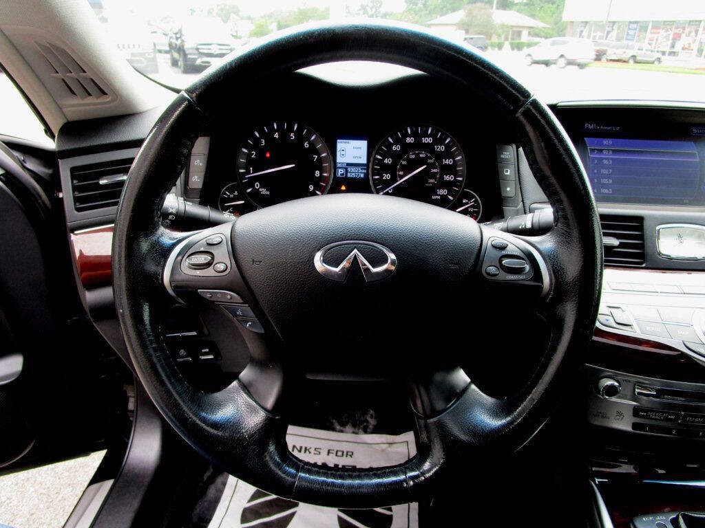 2015 INFINITI Q70 Image 18