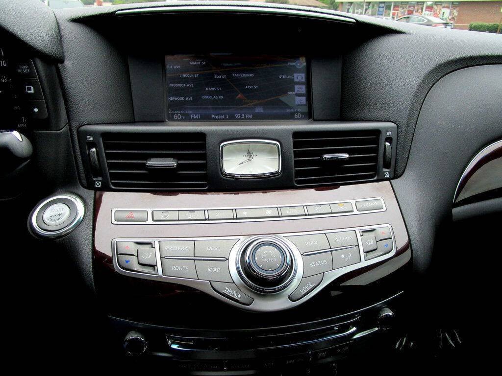 2015 INFINITI Q70 Image 21