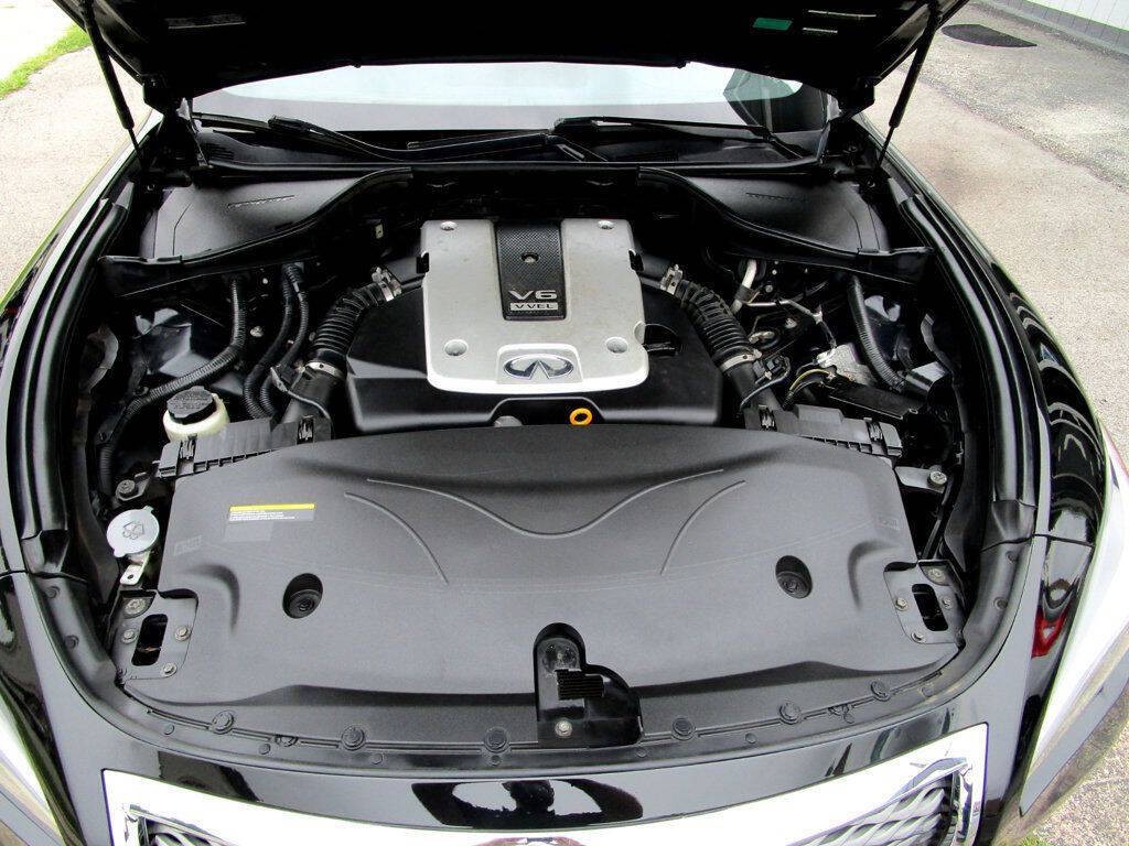 2015 INFINITI Q70 Image 33