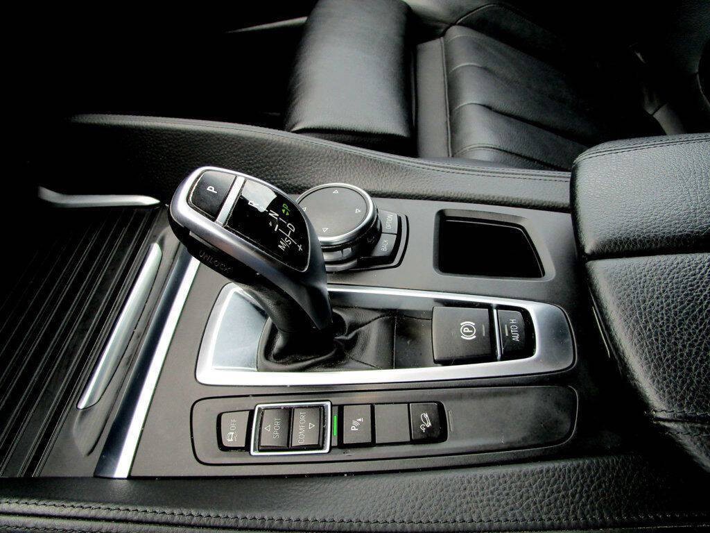 2015 BMW X6 Image 24