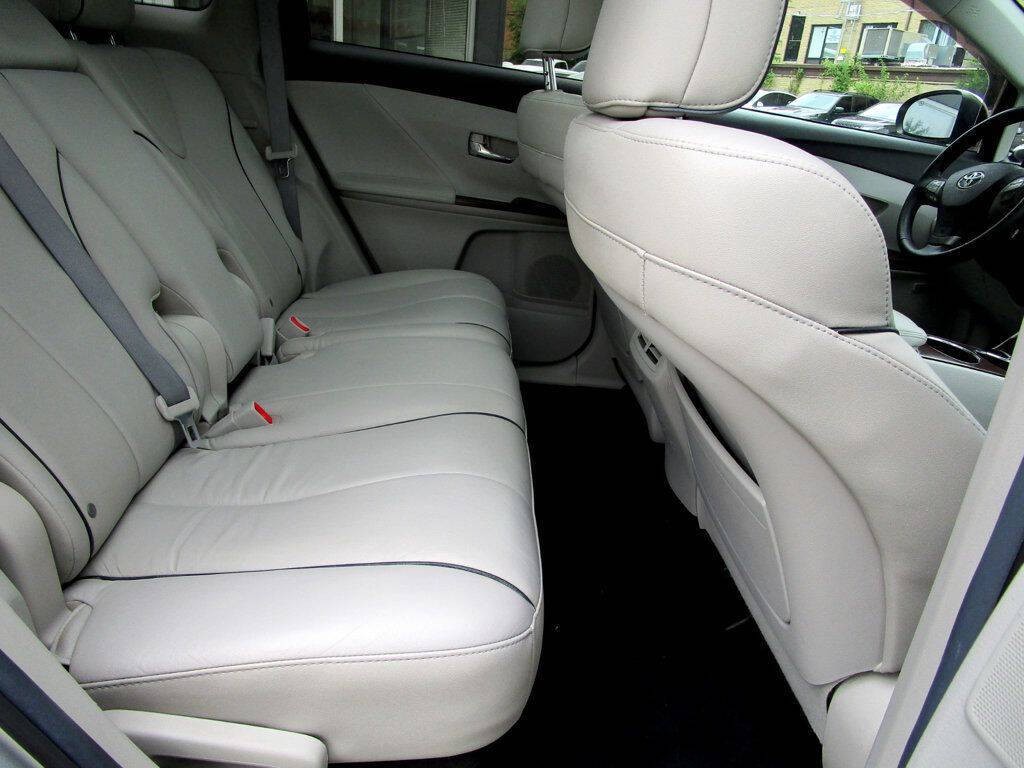 2012 Toyota Venza Image 16