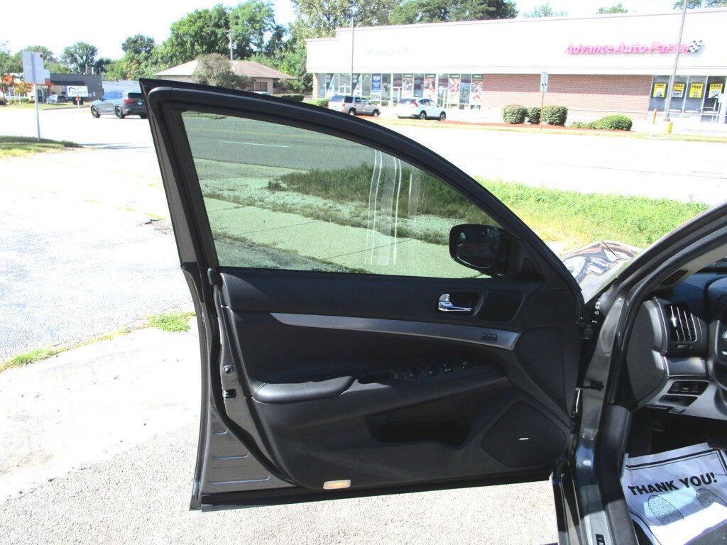 2013 INFINITI G37 Image 32