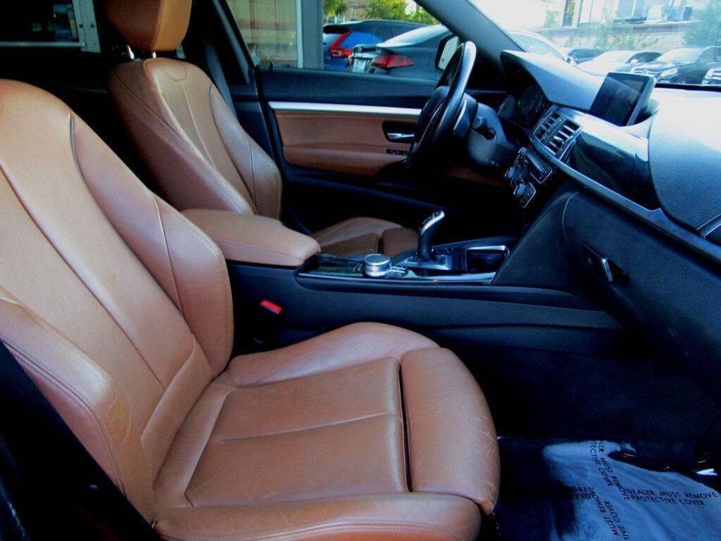 2017 BMW 3 Series Image 14