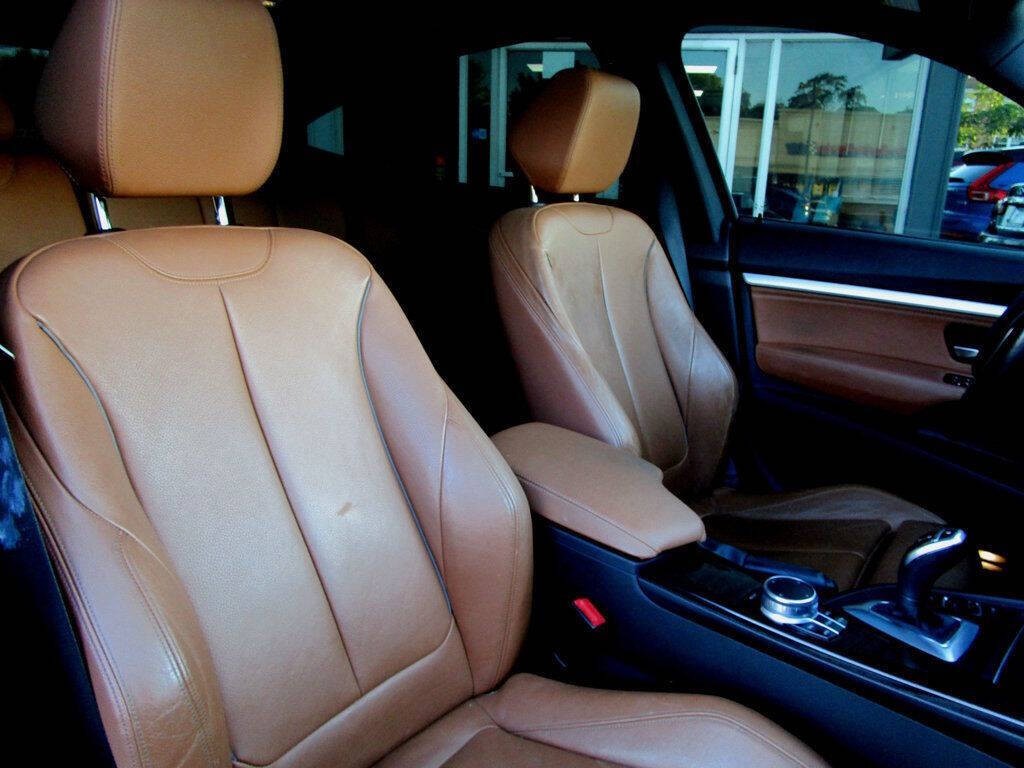 2017 BMW 3 Series Image 16