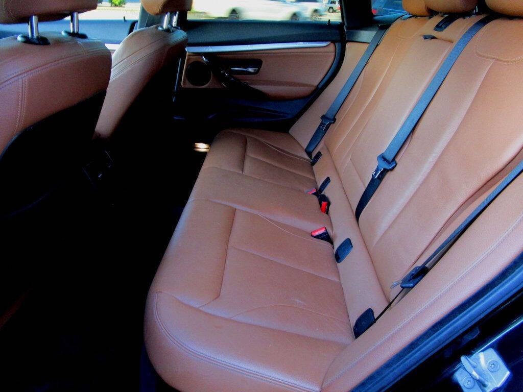 2017 BMW 3 Series Image 17