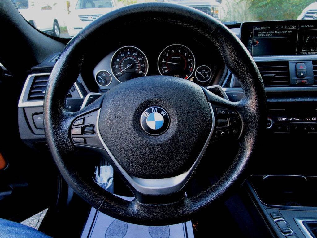 2017 BMW 3 Series Image 19