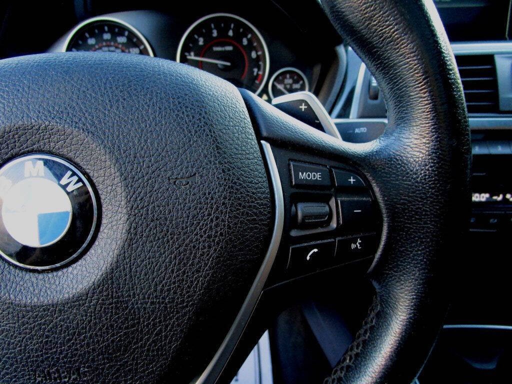 2017 BMW 3 Series Image 22
