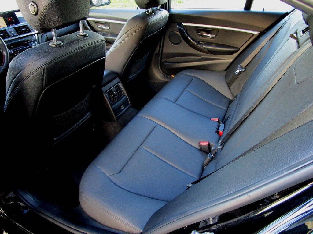 2018 BMW 3 Series Image 17