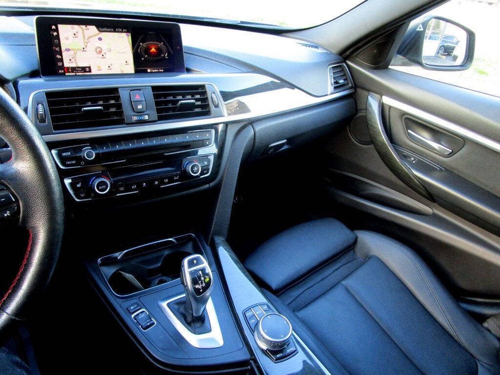 2018 BMW 3 Series Image 23