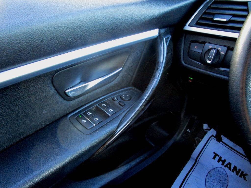 2018 BMW 3 Series Image 30