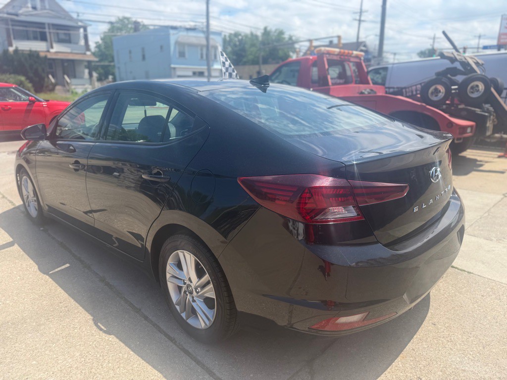2020 Hyundai Elantra Image 3