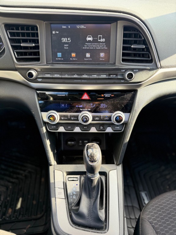 2020 Hyundai Elantra Image 16