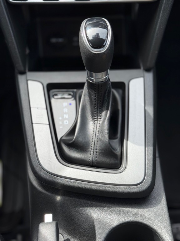 2020 Hyundai Elantra Image 19