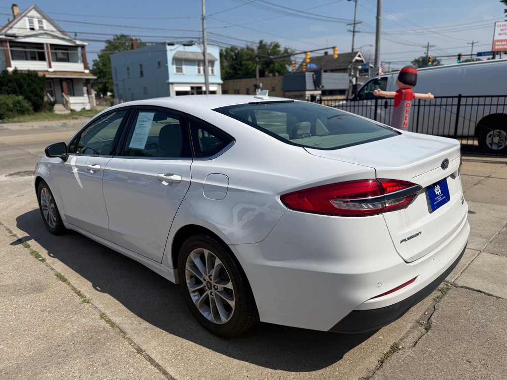 2020 Ford Fusion Image 3