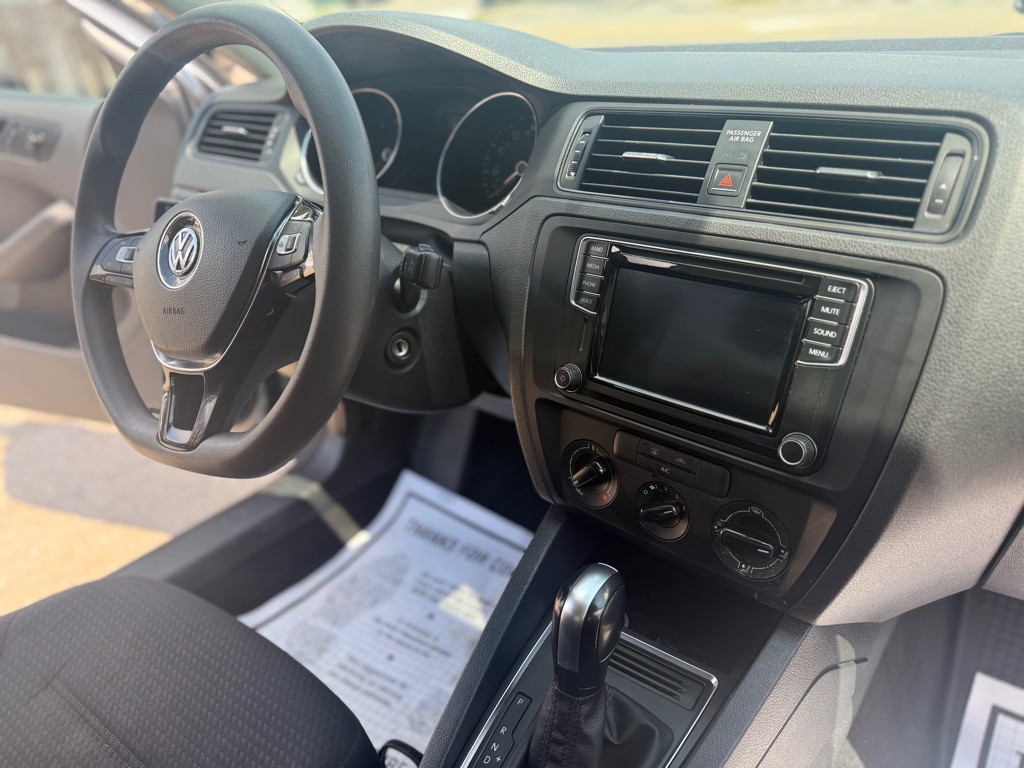 2016 Volkswagen Jetta Image 11