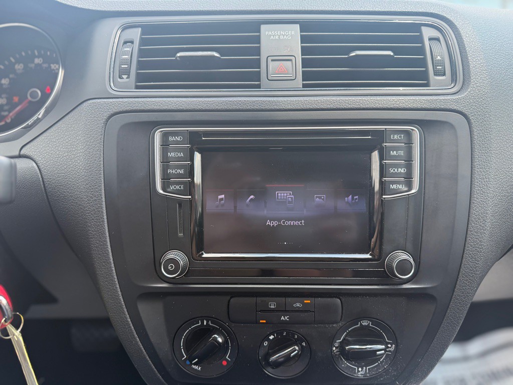 2016 Volkswagen Jetta Image 19