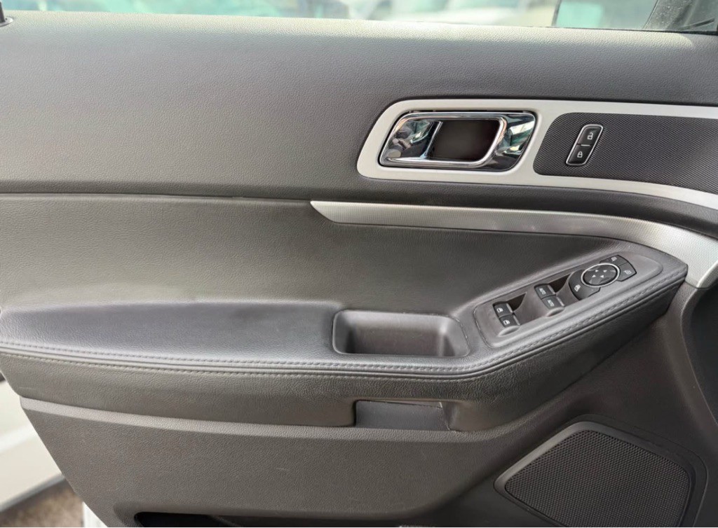 2015 Ford Explorer Image 18