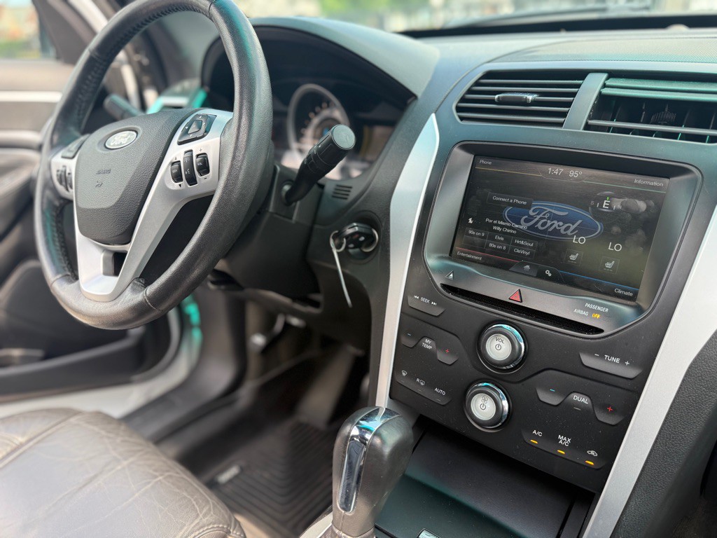 2015 Ford Explorer Image 19