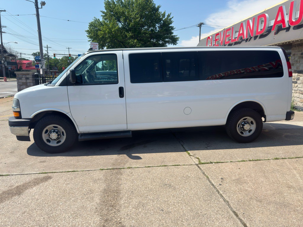 2019 Chevrolet Express Image 3