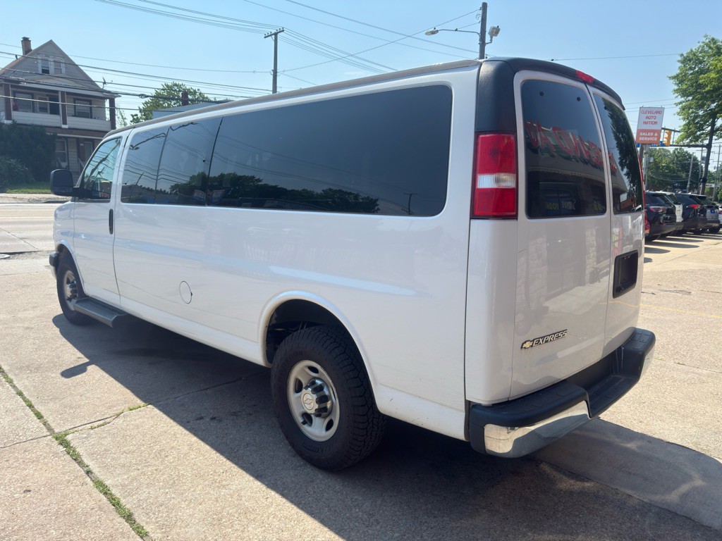 2019 Chevrolet Express Image 4