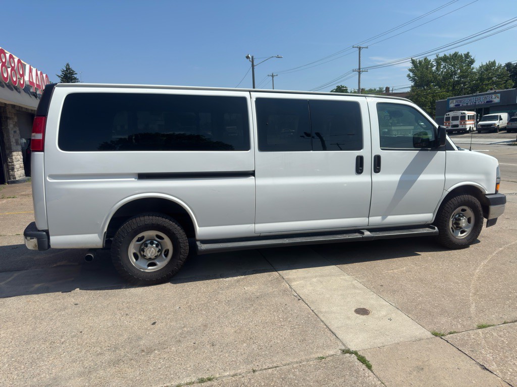 2019 Chevrolet Express Image 7