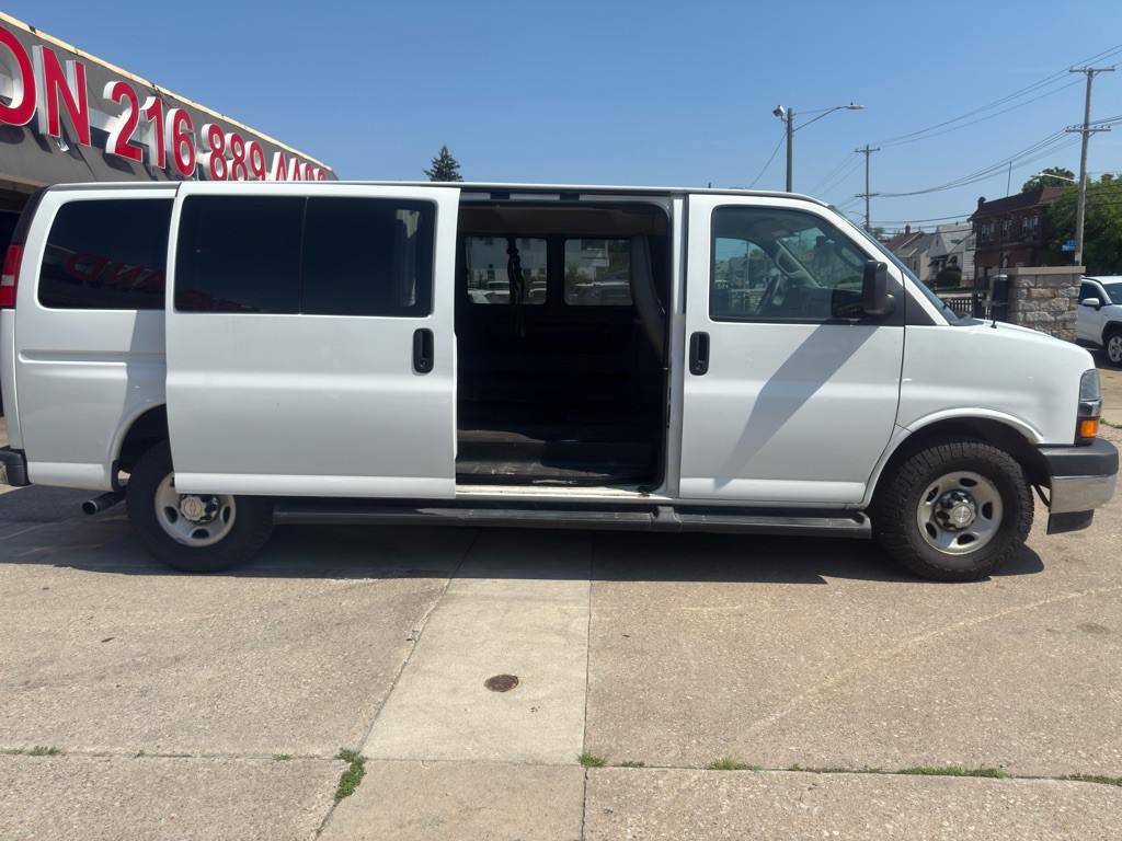 2019 Chevrolet Express Image 9