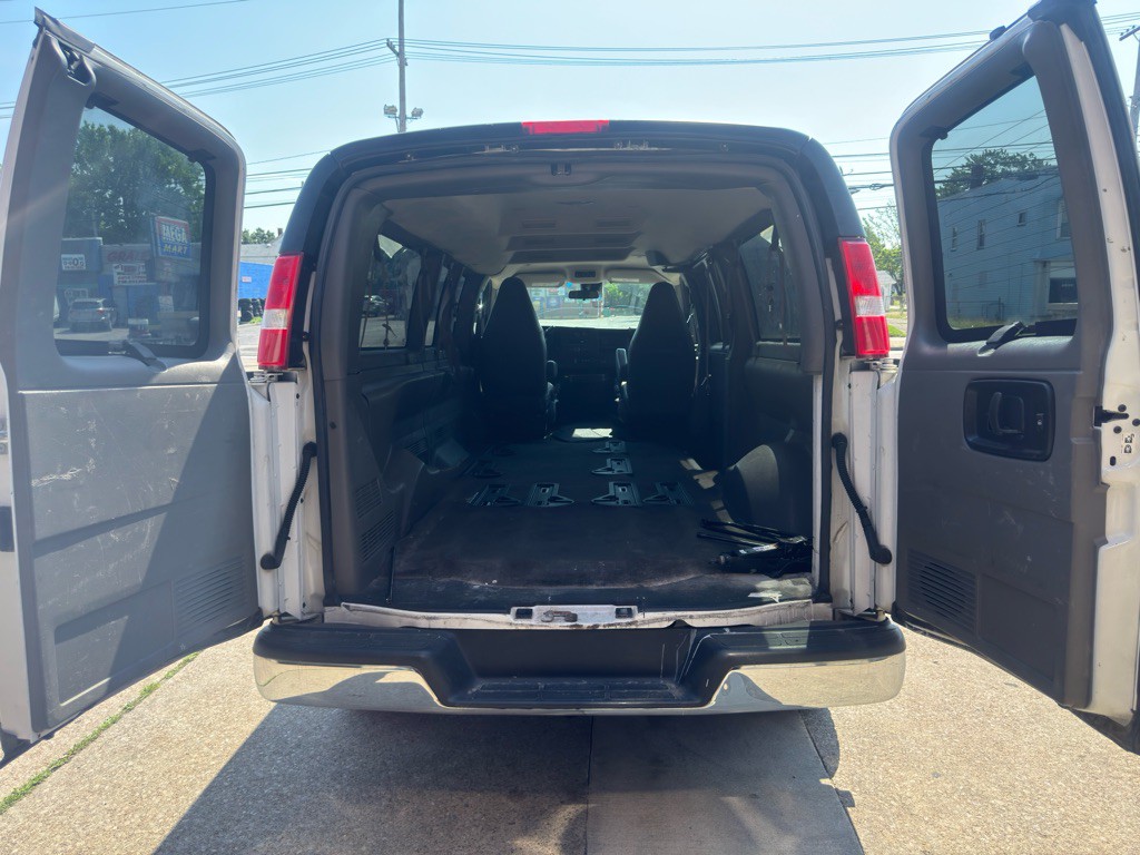 2019 Chevrolet Express Image 10