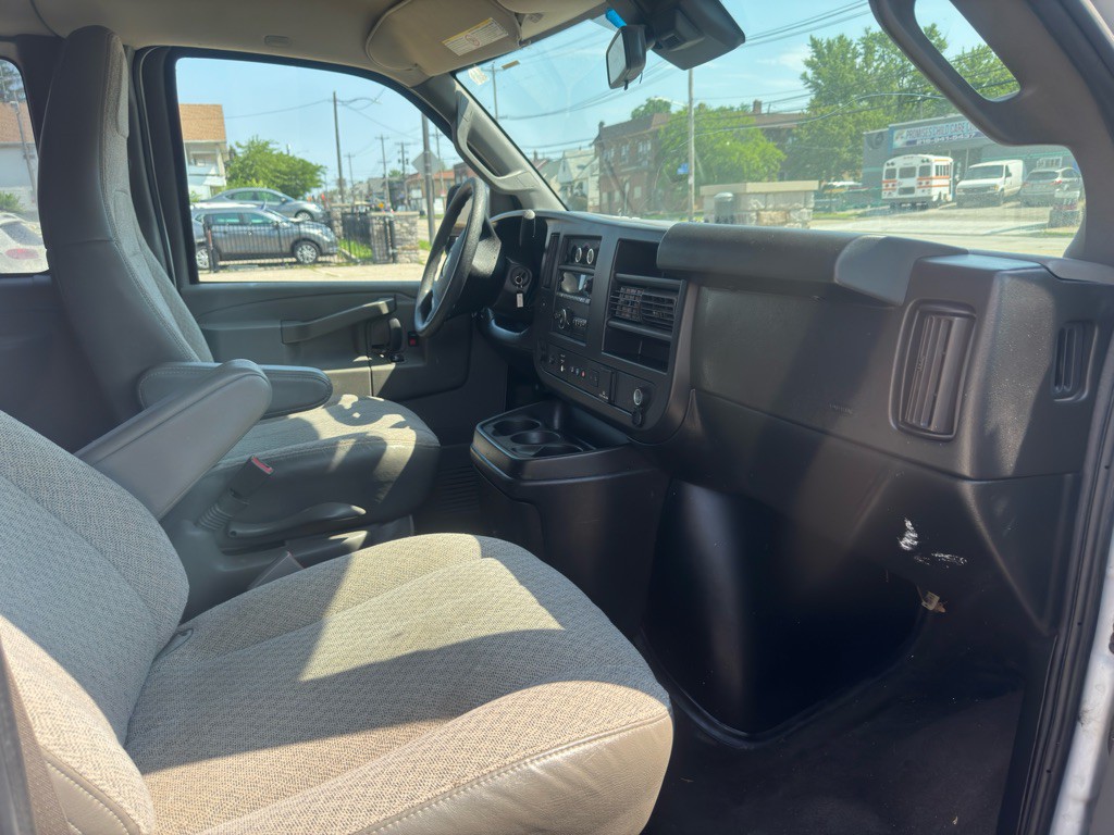 2019 Chevrolet Express Image 11