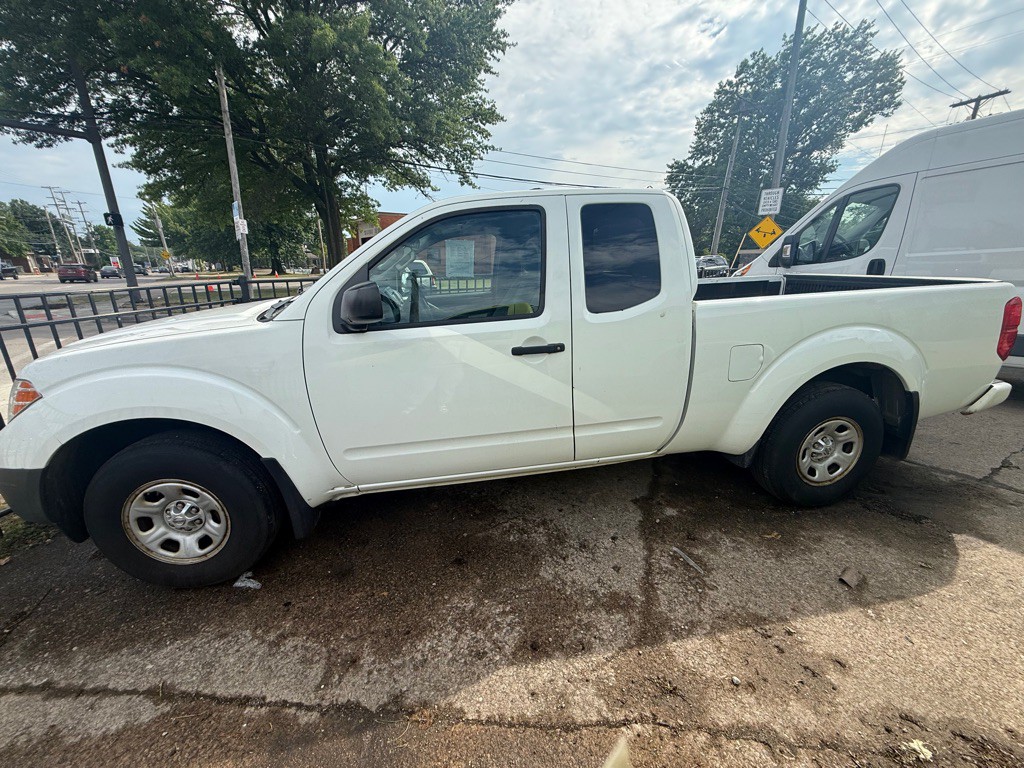 2017 Nissan Frontier Image 2