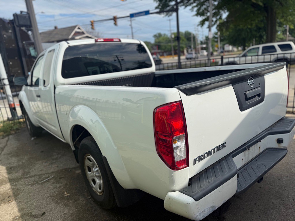 2017 Nissan Frontier Image 3