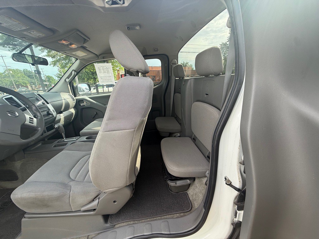 2017 Nissan Frontier Image 9