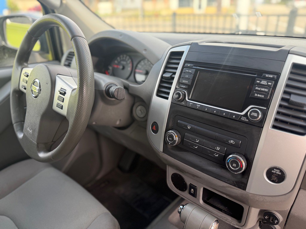 2017 Nissan Frontier Image 10
