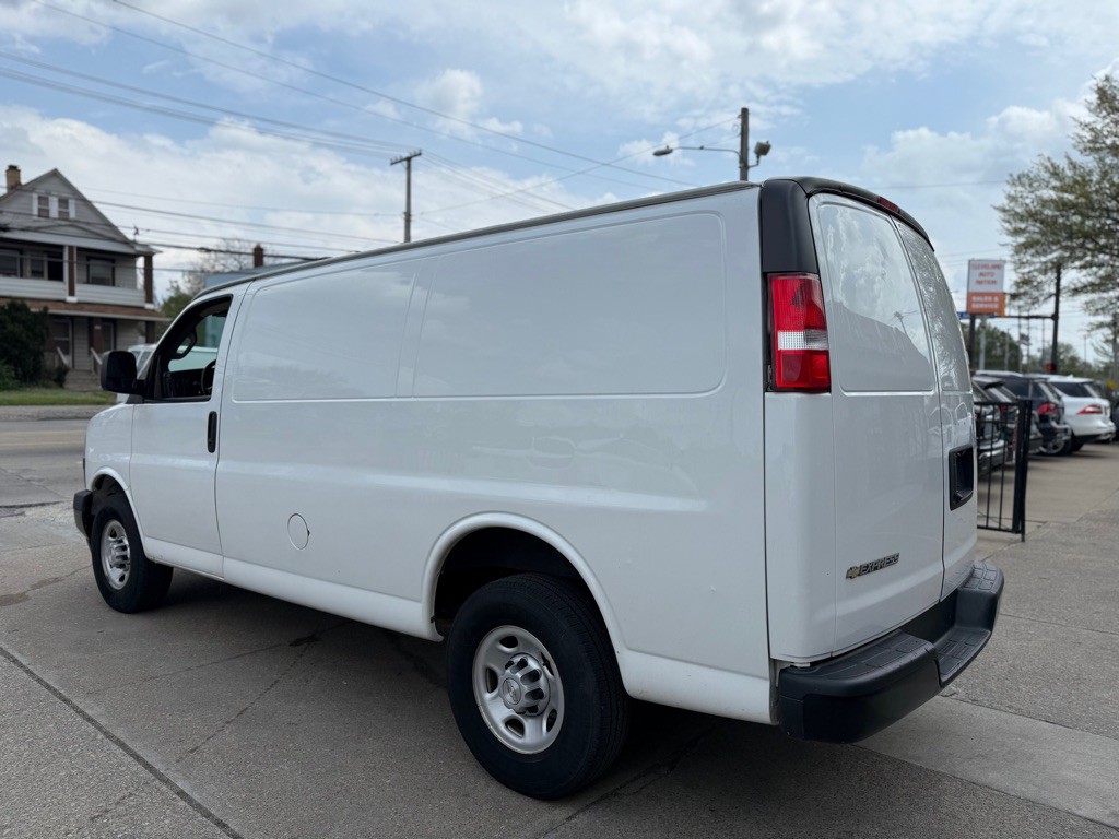 2019 Chevrolet Express Image 3