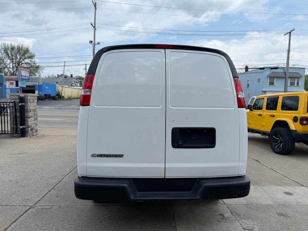 2019 Chevrolet Express Image 4
