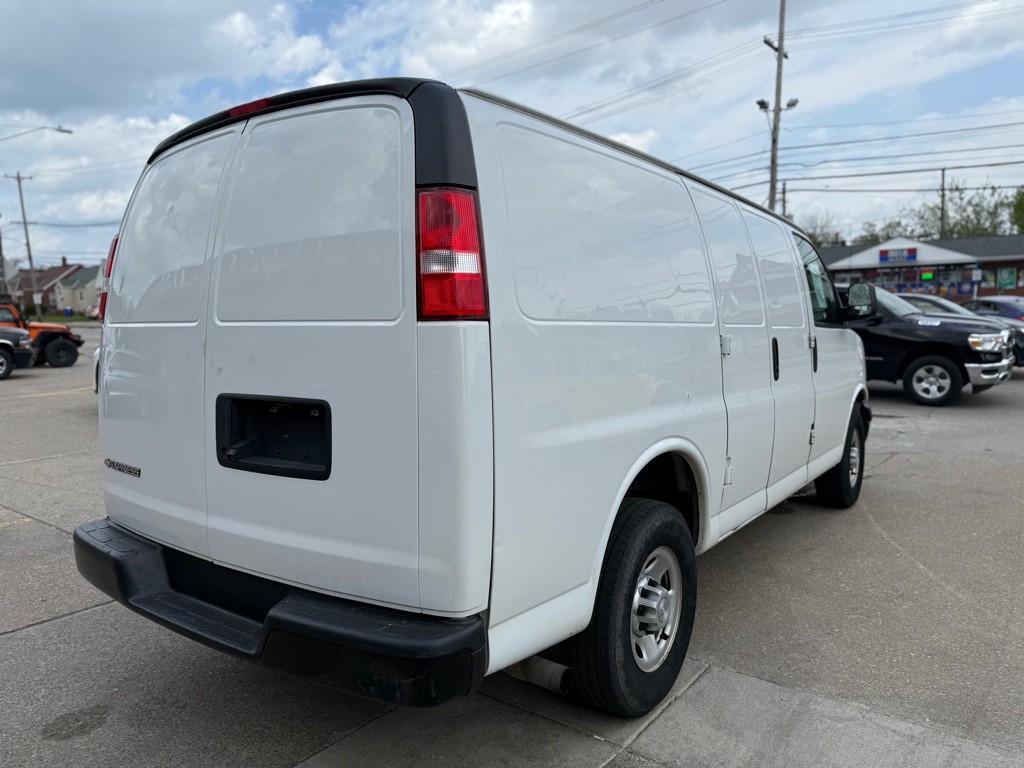 2019 Chevrolet Express Image 5