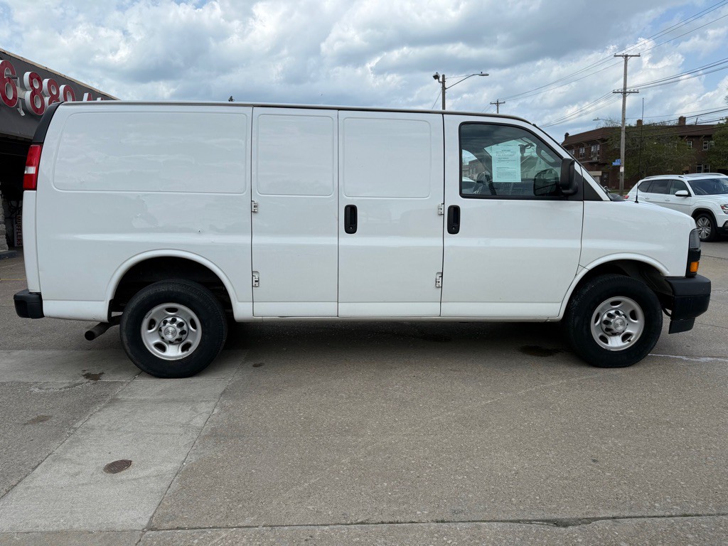 2019 Chevrolet Express Image 6