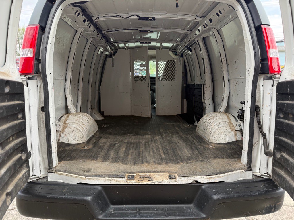 2019 Chevrolet Express Image 10