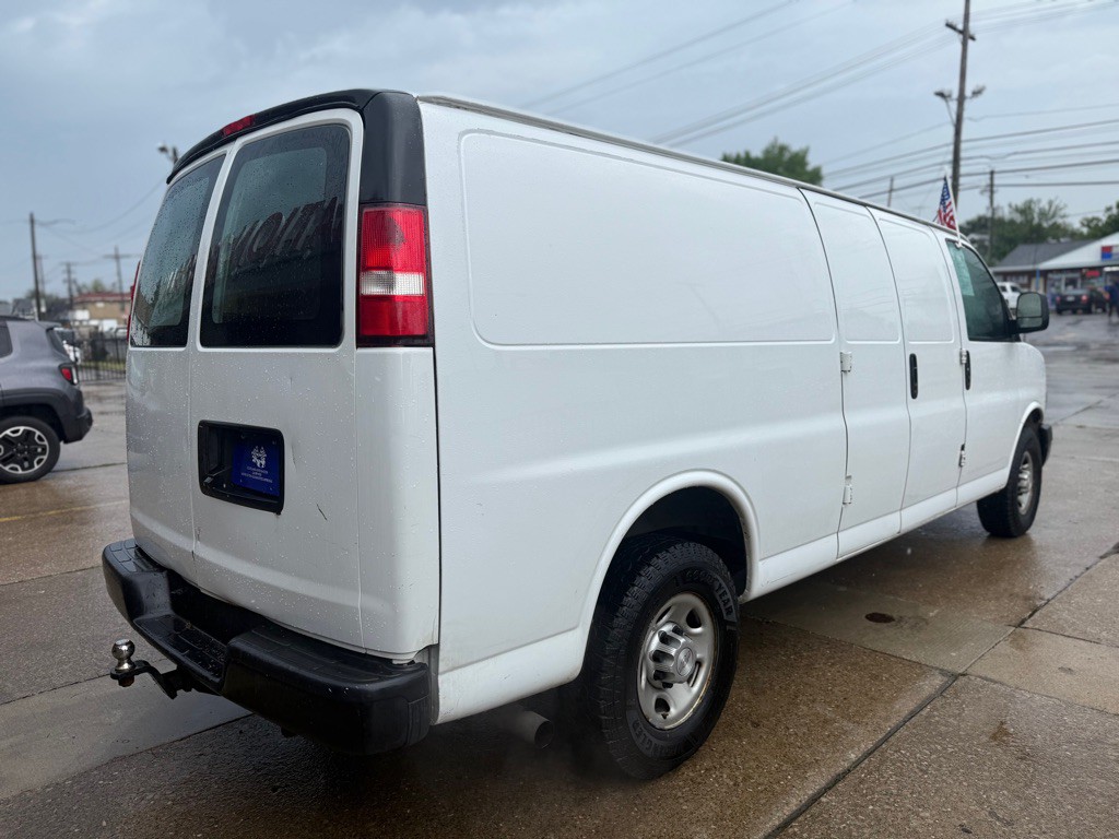 2018 Chevrolet Express Image 6