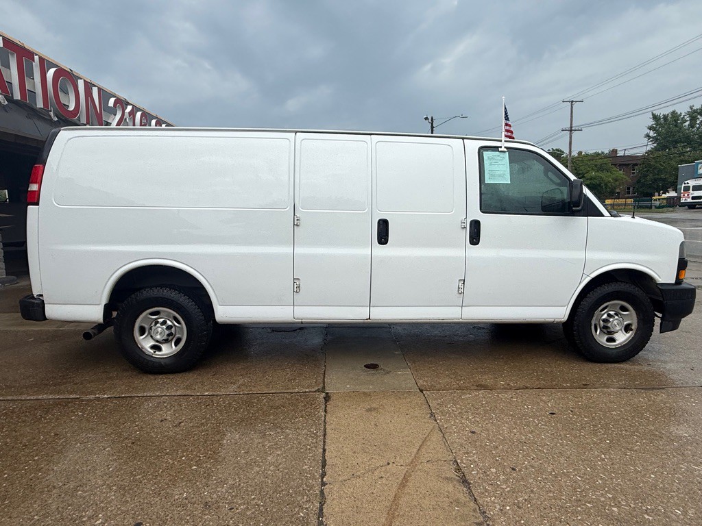 2018 Chevrolet Express Image 7